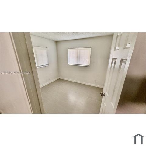7826 NW 40th St 2, Coral Springs, FL 33065