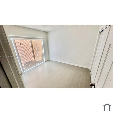 7826 NW 40th St 2, Coral Springs, FL 33065