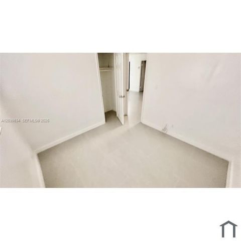 7826 NW 40th St 2, Coral Springs, FL 33065