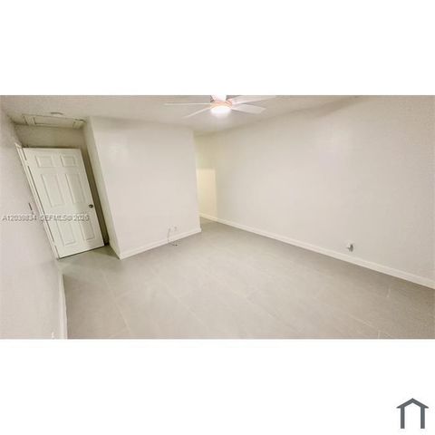 7826 NW 40th St 2, Coral Springs, FL 33065