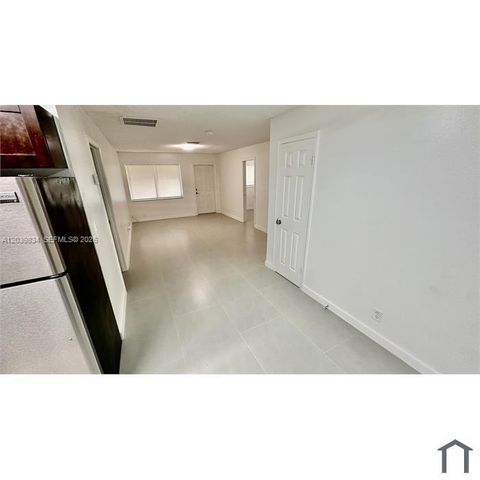 7826 NW 40th St 2, Coral Springs, FL 33065