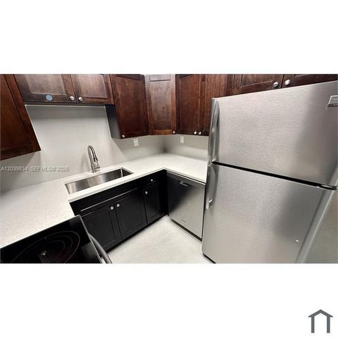 7826 NW 40th St 2, Coral Springs, FL 33065