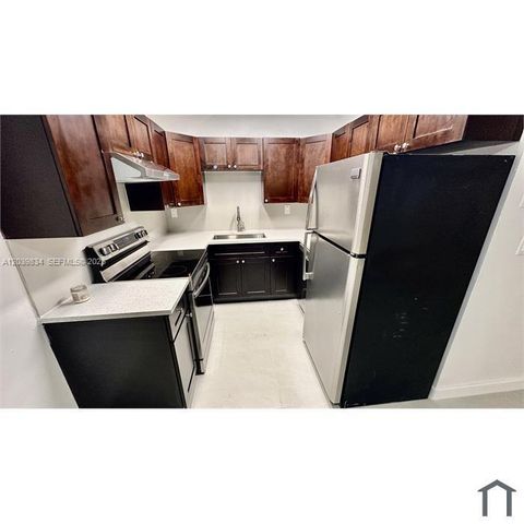 7826 NW 40th St 2, Coral Springs, FL 33065