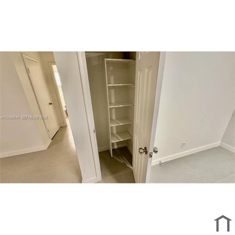 7826 NW 40th St 2, Coral Springs, FL 33065