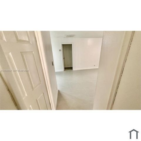 7826 NW 40th St 2, Coral Springs, FL 33065