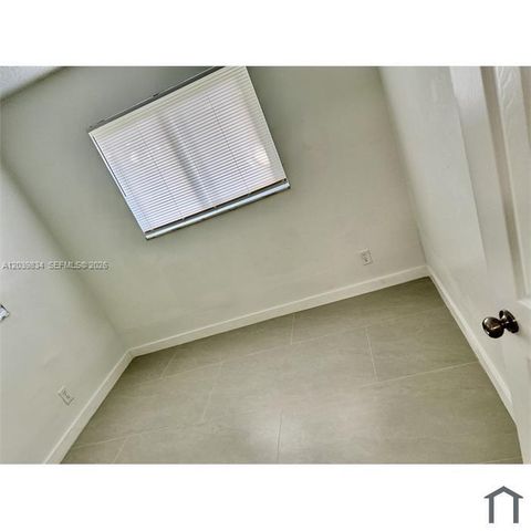 7826 NW 40th St 2, Coral Springs, FL 33065