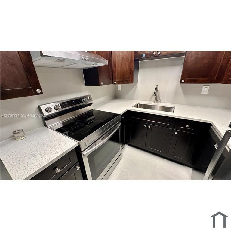 7826 NW 40th St 2, Coral Springs, FL 33065