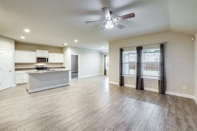 1704 Battery Park Drive, Alvarado, TX 76009