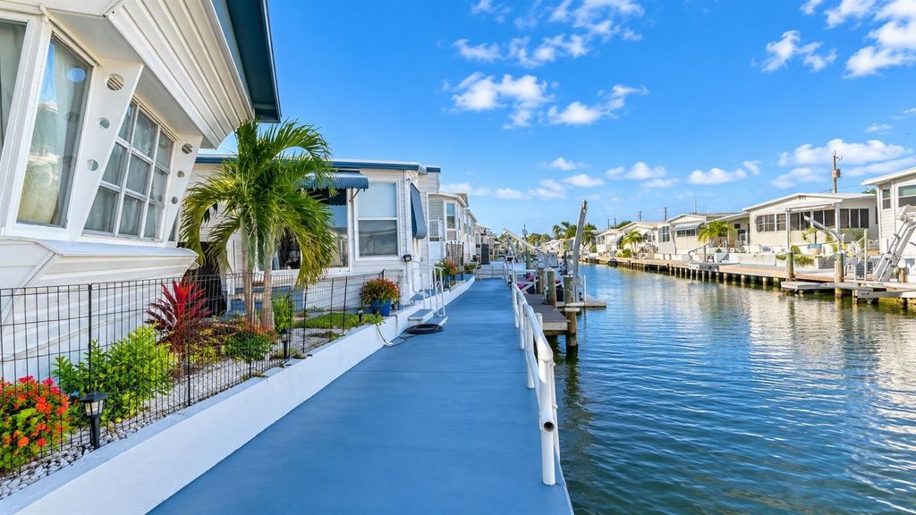 6925 W BAYOU LANE, BRADENTON, FL 34207 — exterior