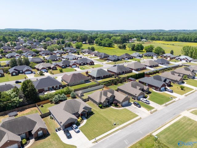 2622 Buckingham Gate SW, Decatur, AL 35603