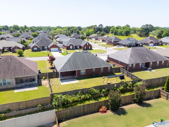 2622 Buckingham Gate SW, Decatur, AL 35603