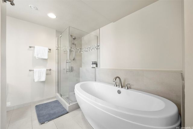 2470 Kalakaua Avenue 1101, Honolulu, HI 96815