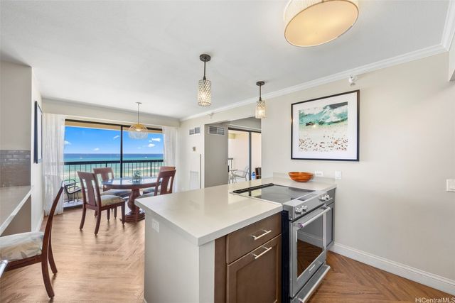 2470 Kalakaua Avenue 1101, Honolulu, HI 96815