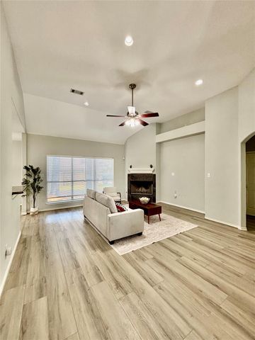 3002 Pine Chase Drive, Montgomery, TX 77356