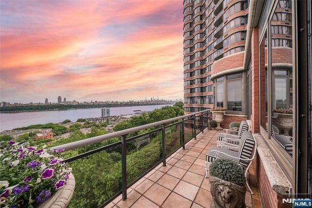 100 Carlyle Drive VP6, Cliffside Park, NJ 07010