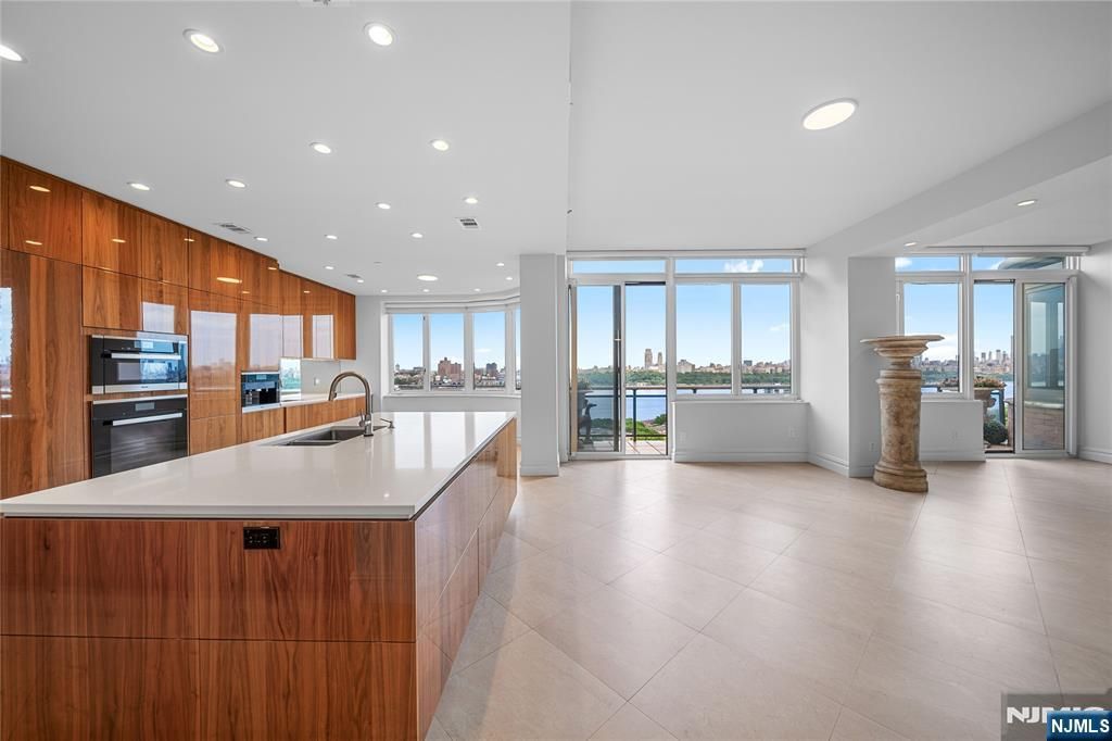 100 Carlyle Drive VP6, Cliffside Park, NJ 07010