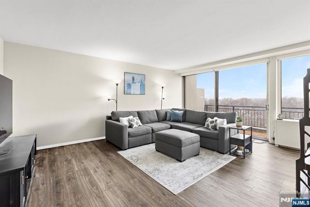 1 Horizon Road 806, Fort Lee, NJ 07024