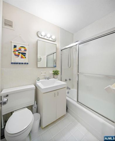 1 Horizon Road 806, Fort Lee, NJ 07024