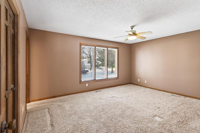 4134 Red Oak Ridge, Minnetonka, MN 55345