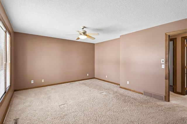 4134 Red Oak Ridge, Minnetonka, MN 55345