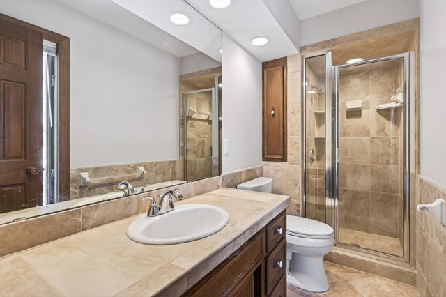 4134 Red Oak Ridge, Minnetonka, MN 55345