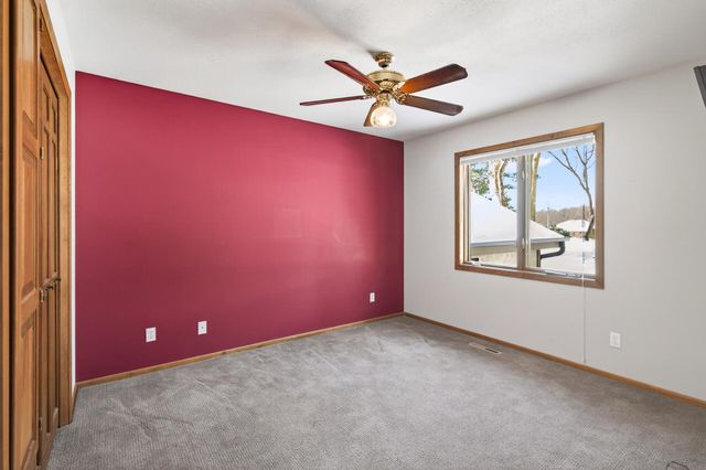 4134 Red Oak Ridge, Minnetonka, MN 55345