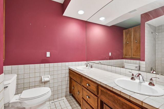 4134 Red Oak Ridge, Minnetonka, MN 55345