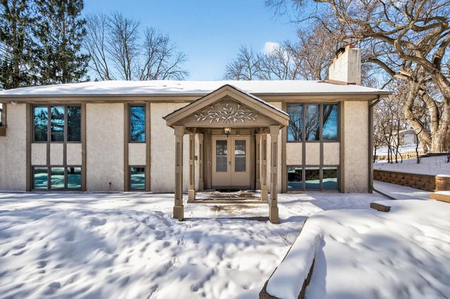 4134 Red Oak Ridge, Minnetonka, MN 55345