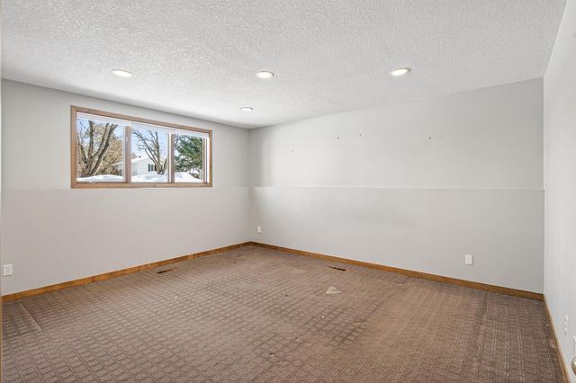 4134 Red Oak Ridge, Minnetonka, MN 55345