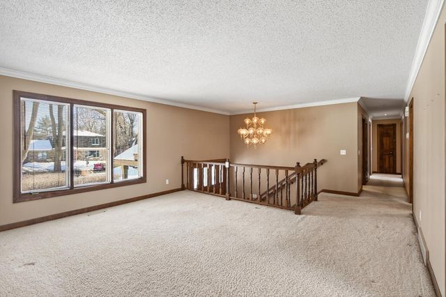 4134 Red Oak Ridge, Minnetonka, MN 55345