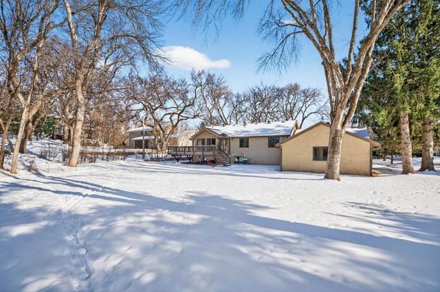 4134 Red Oak Ridge, Minnetonka, MN 55345