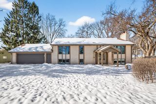 4134 Red Oak Ridge, Minnetonka, MN 55345