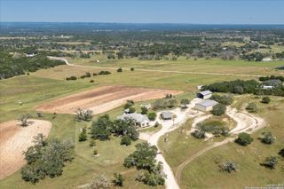 34 Cravey Rd, Boerne, TX 78006