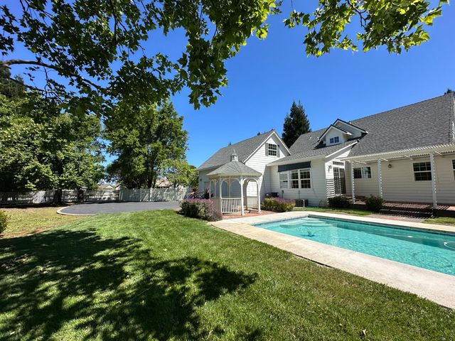 739 Saddleback Dr, Marysville, CA 95901