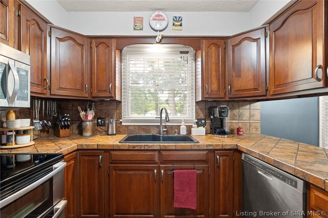 3416 Greenview Drive, New Albany, IN 47150