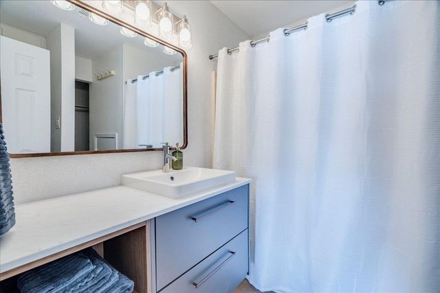 101 Island DR A, Horseshoe Bay, TX 78657