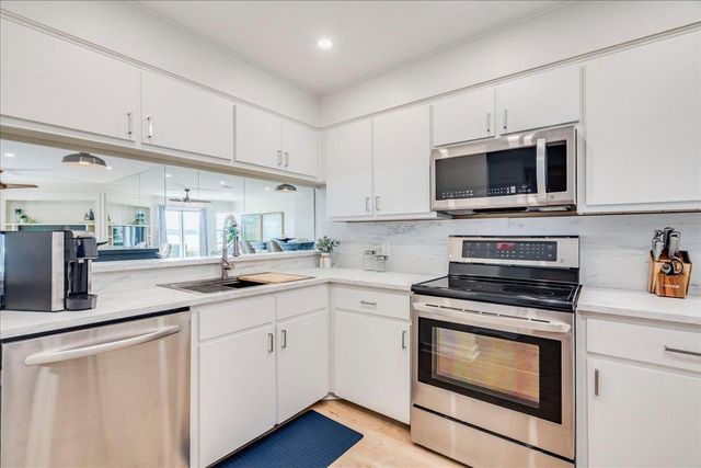 101 Island DR A, Horseshoe Bay, TX 78657