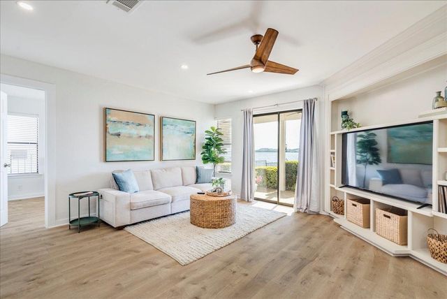 101 Island DR A, Horseshoe Bay, TX 78657