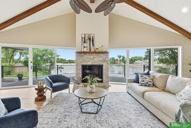 12706 Cottonwood Lane, Springfield, NE 68059