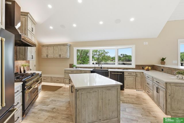 12706 Cottonwood Lane, Springfield, NE 68059