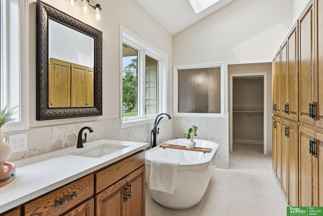 12706 Cottonwood Lane, Springfield, NE 68059