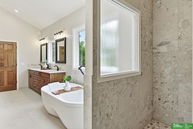 12706 Cottonwood Lane, Springfield, NE 68059