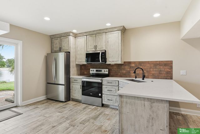 12706 Cottonwood Lane, Springfield, NE 68059