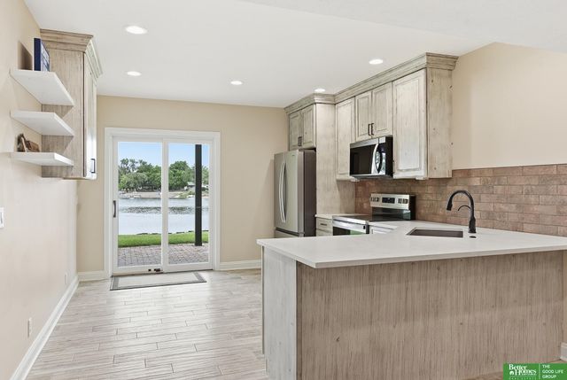 12706 Cottonwood Lane, Springfield, NE 68059