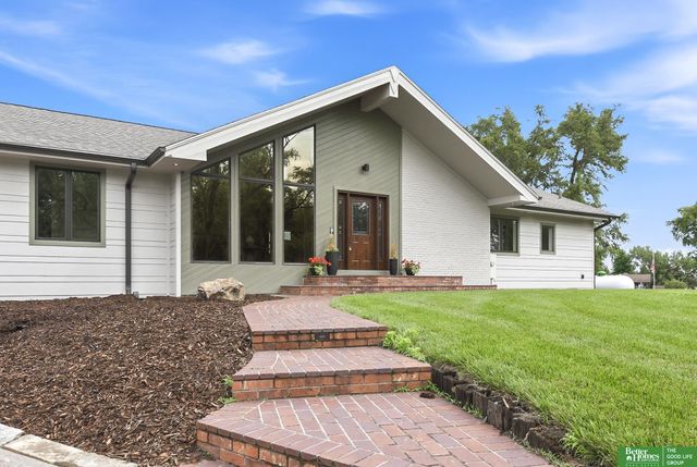 12706 Cottonwood Lane, Springfield, NE 68059