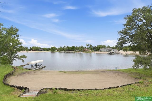 12706 Cottonwood Lane, Springfield, NE 68059