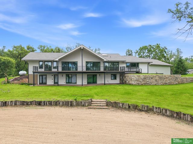 12706 Cottonwood Lane, Springfield, NE 68059