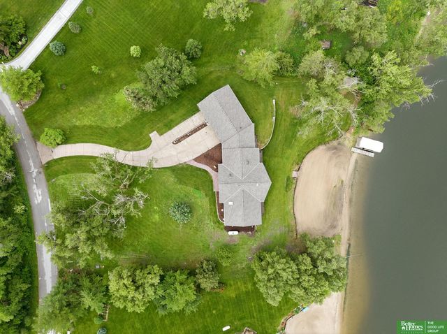 12706 Cottonwood Lane, Springfield, NE 68059