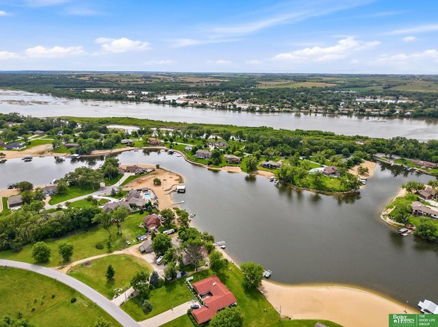 12706 Cottonwood Lane, Springfield, NE 68059