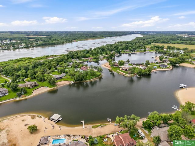 12706 Cottonwood Lane, Springfield, NE 68059